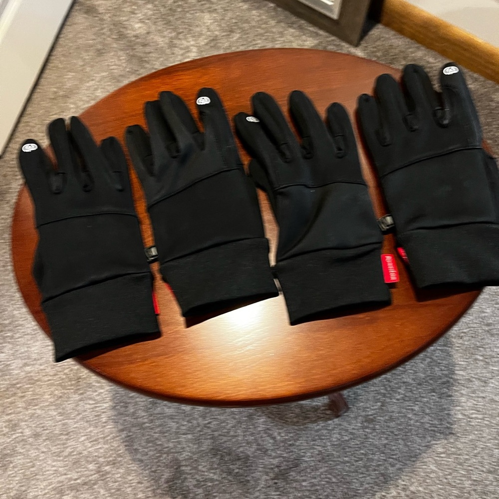 Brand new 2 pairs of Kyncilor Unisex touchscreen gloves.